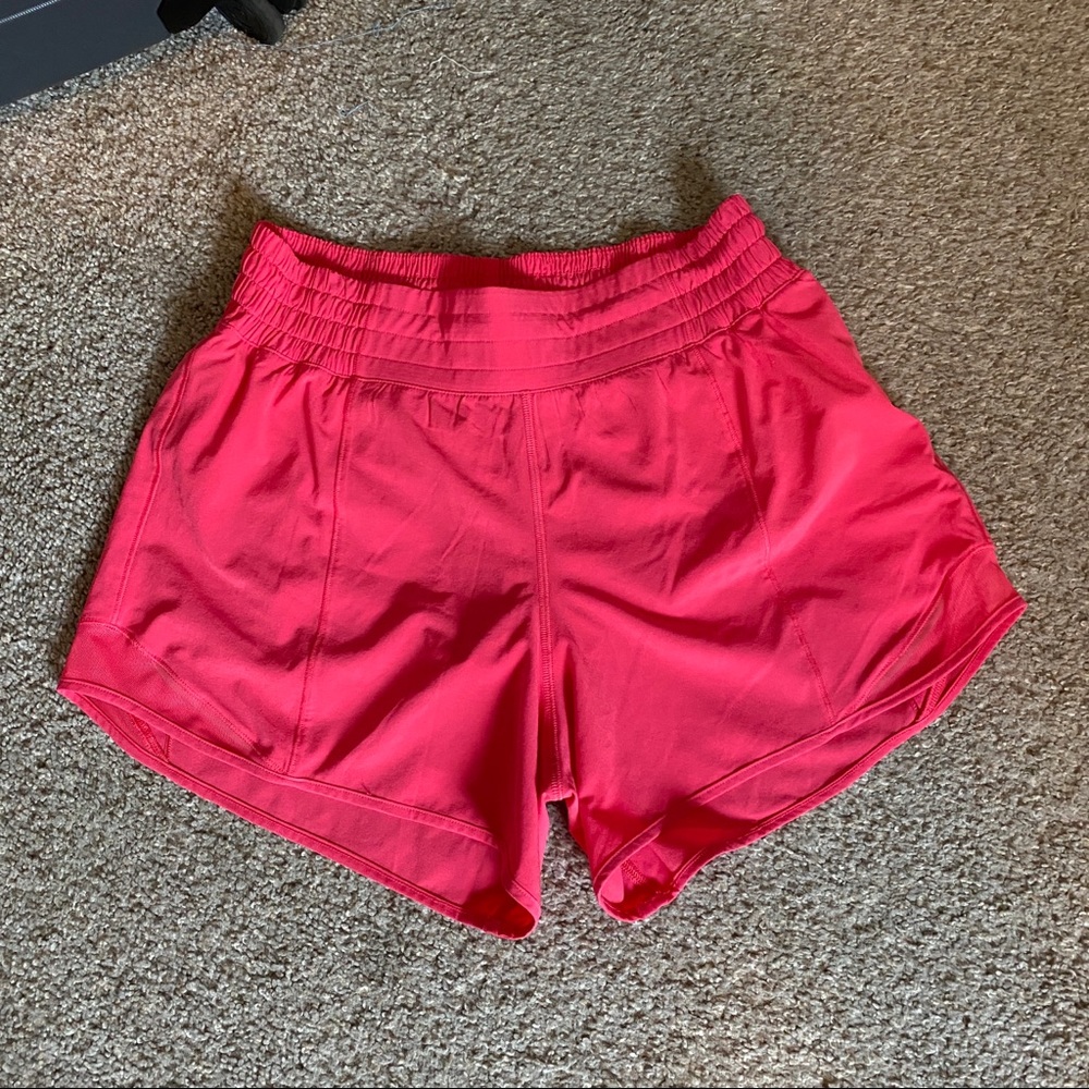 LULULEMON Hotty Hot Low-Rise Lined Short 4”